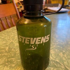 16 Oz Green Steven’s Pass Washington Nalgene Water Bottle